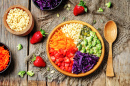Радужный салат из пшена и овощей