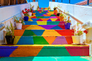 Красочная лестница на улице Туниса