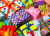Подарочные коробки с разноцветными лентами