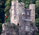 Замок на берегу Рейна