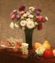 Астры и фрукты на столе