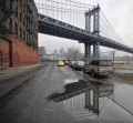 Отражение Манхэттенского моста