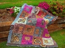 Одеяло батик среди цветов