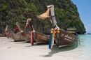 Длиннохвостые лодки в Майя Бэй