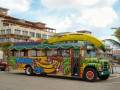 Туристический автобус на Арубе