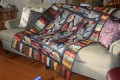 Лоскутное одеяло на диване