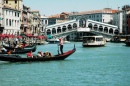 Гондола на мосту Риальто, Венеция