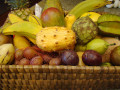 Подарочная корзина с экзотическими фруктами