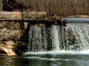 Водопад над плотиной
