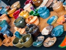 Цветная глиняная посуда