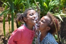 Счастливые девочки в Папуа-Новой Гвинее