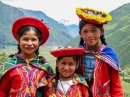 Местные дети города Писак, Перу