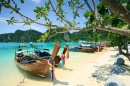 Длиннохвостые лодки на Пхи-Пхи, Таиланд