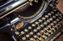 Винтажная пишущая машинка