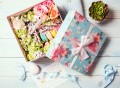 Цветочная коробка с макаронс