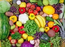 Большое количество свежих овощей и фруктов