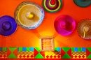 Мексиканские сомбреро на стене