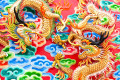 Китайский дракон на стене храма