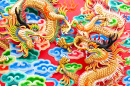 Китайский дракон на стене храма