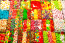 Разнообразные сладости на рынке Барселоны