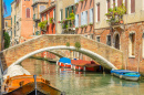 Милый мост через венецианский канал