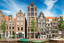 Типичные дома и каналы Амстердама