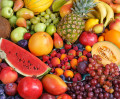 Выбор фруктов на рынке