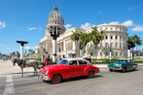 Классические автомобили в центре Гаваны