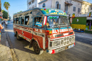 Микроавтобус на улице Сен-Луи, Сенегал