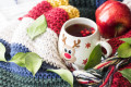 Согревающий чай и вязаный шарф