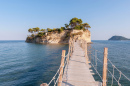 Деревянный мост к острову Камео, Греция