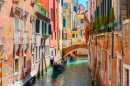 Узкий канал в Венеции