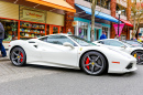 Белый Ferrari в Редмонде Вашингтон