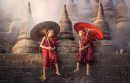 Маленькие монахи в Мьянме