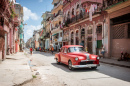 Классический американский автомобиль в Гаване, Куба