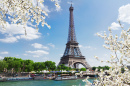 Эйфелева башня над рекой Сена, Париж