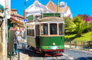Старинный трамвай в Лиссабоне, Португалия