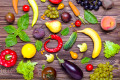 Ассортимент свежих фруктов и овощей