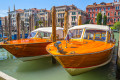 Лодки на пирсе в Венеции
