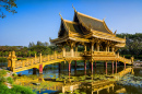 Золотой мост и павильон, Бангкок, Таиланд