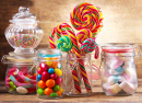 Разноцветные конфеты, леденцы и маршмэллоу