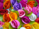 Красочные бумажные розы