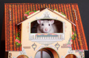 Мышка в кукольном домике