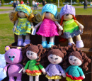 Куклы ручной работы в парке