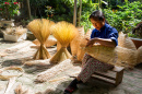 Плетение бамбуковых ловушек для рыбы, Вьетнам