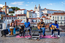 Уличные музыканты в Лиссабоне, Португалия