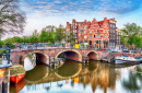 Мост через канал в Амстердаме, Нидерланды