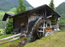 Старая водяная мельница в горах