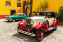 Классические автомобили в Фуншале, Португалия