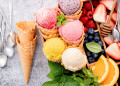 Мороженое и ягоды